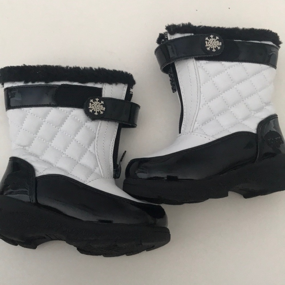 Totes toddler boots size 6 white black fur